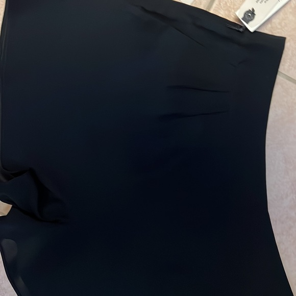 Wilfred size 4 100% silk black shorts. - Picture 4 of 5